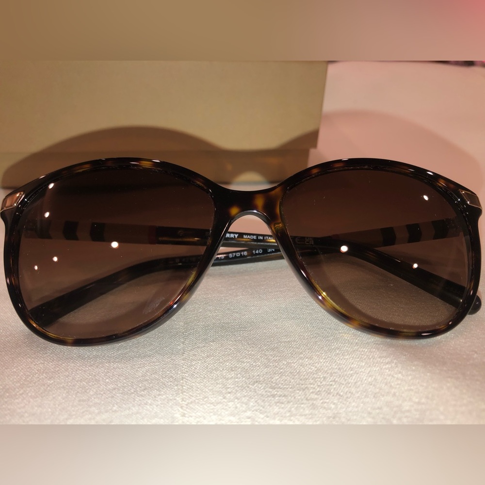 Burberry Sunglasses (never worn) - Picture 3 of 3